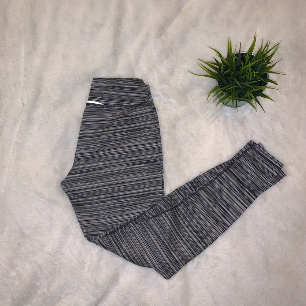 GREY LEGGINGS